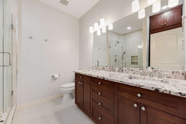 Building Photo - Dog friendly 3-2.5-2 Townhome in the heart of Plano!