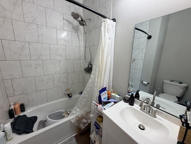 Building Photo - 124 Linden Ave