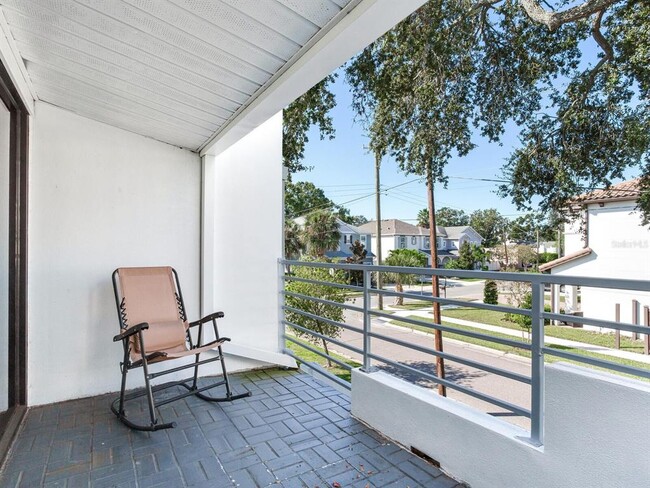 Building Photo - 3219 W San Juan St