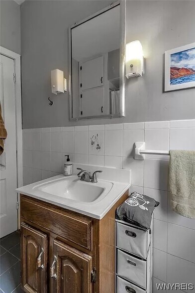 Building Photo - 175 Saint James Pl