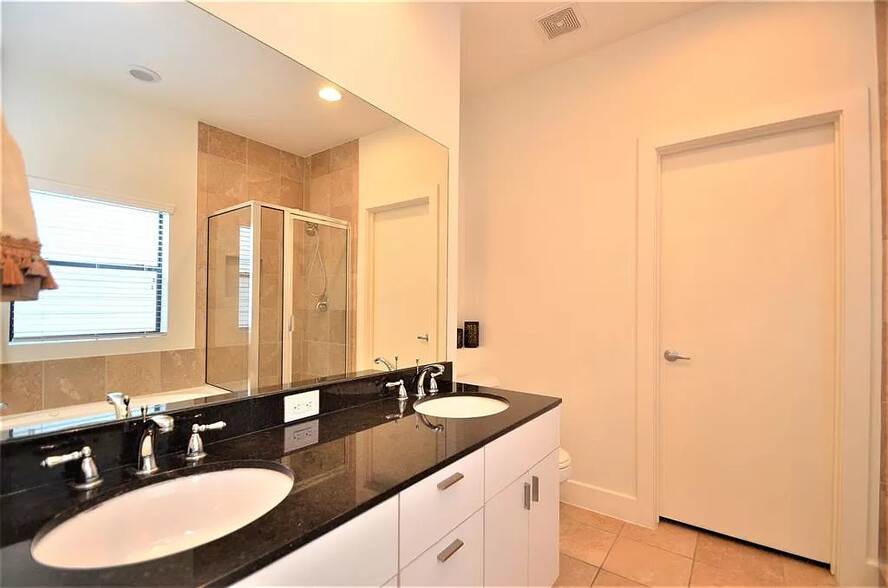 2nd Floor - Master Bathroom - 2221 Hadley St