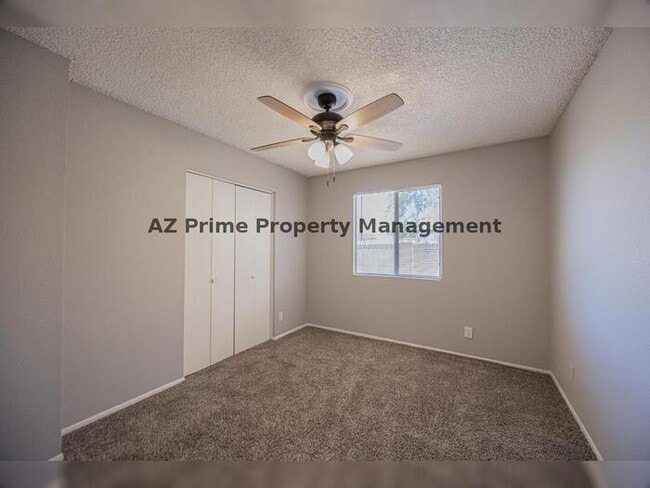 Building Photo - 4704 S La Rosa Dr