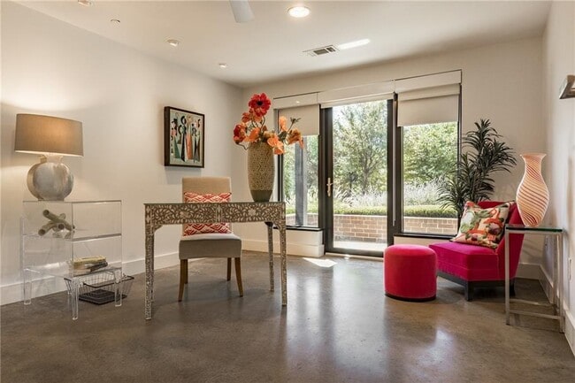 Building Photo - 345 NE 4th St