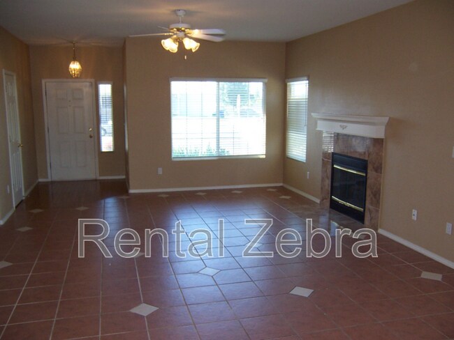 Building Photo - 2203 Dinkey Creek Ave