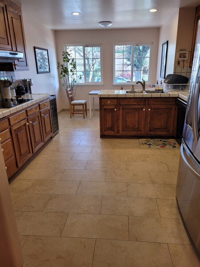 Building Photo - 6487 Hidden Creek Dr