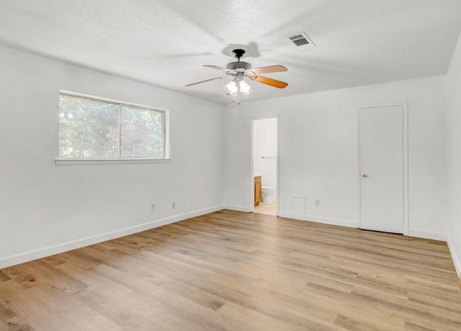 Building Photo - 5585 Scenic Dr