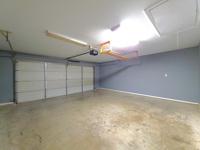 Building Photo - 3323 Mugsy Dr