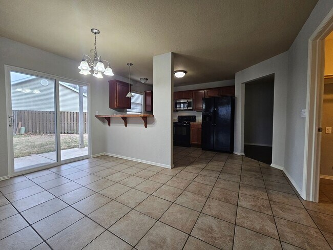 Building Photo - Quaint 3BR/2BA home close to UofA with large fenced yard! Low maintenance vinyl plank flooring!