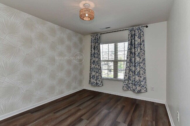 Building Photo - Sought-after 3BR/2.5BA Townhome in Desirab...