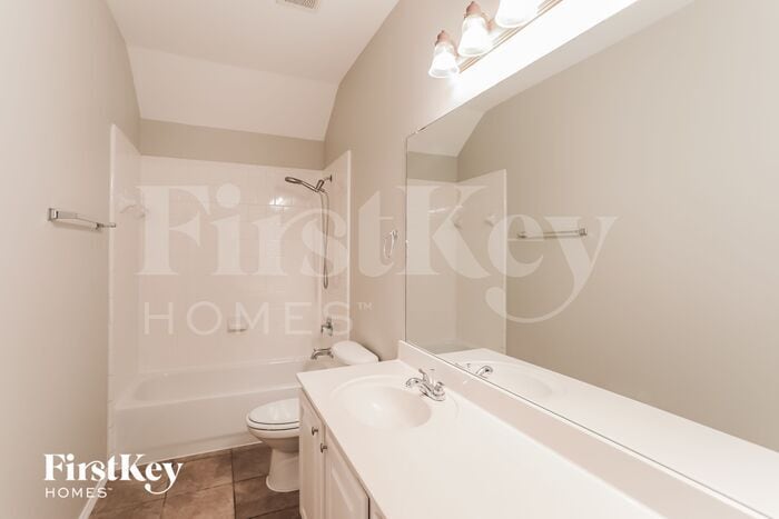 Building Photo - 719 Hickory Ln