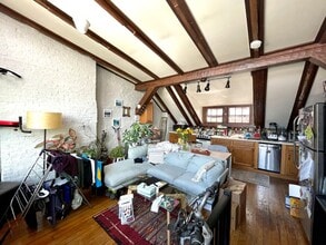 Building Photo - Check out this 2 bed in Beacon Hill