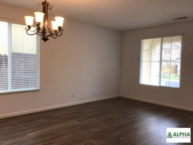 Building Photo - This property is large &amp; clean