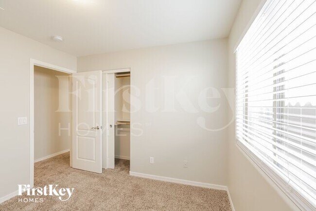 Building Photo - 6120 S 53rd Dr