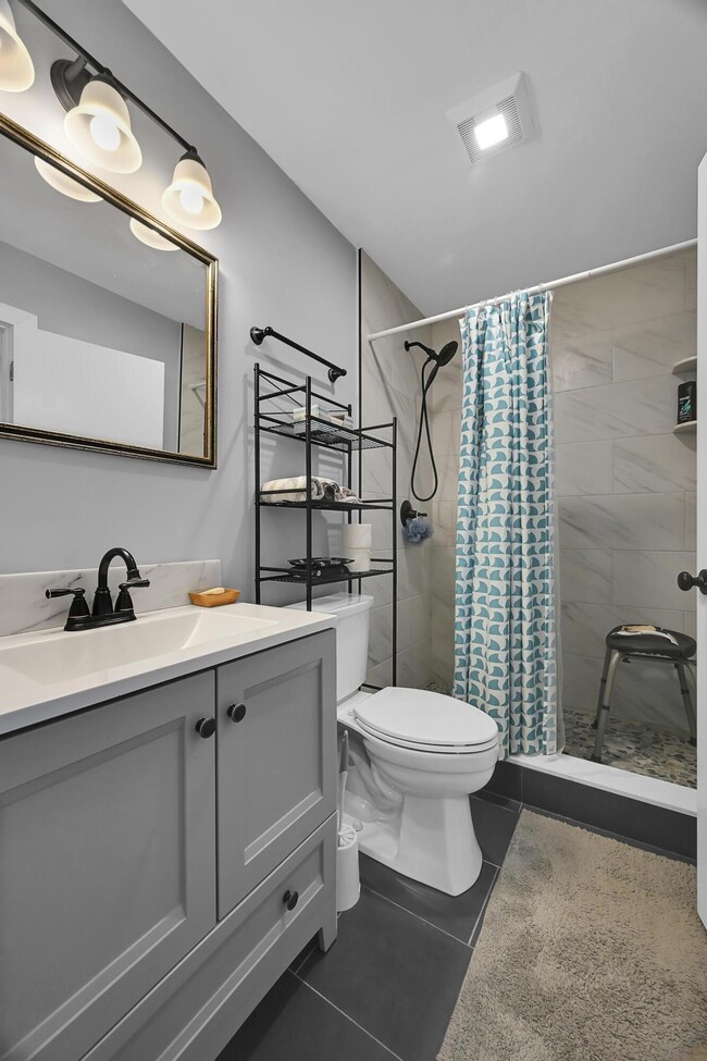 Building Photo - 203 Lake Carol Dr