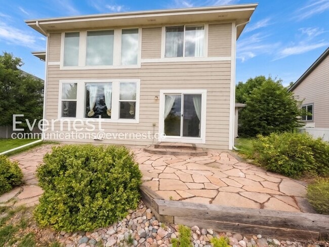 Building Photo - 4 Bed/2.5 Bath Home with Fenced Yard and Garage / Available Soon!