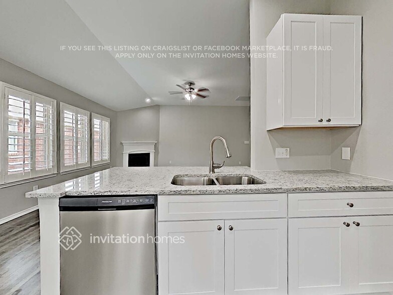 Building Photo - 8824 King Ranch Dr
