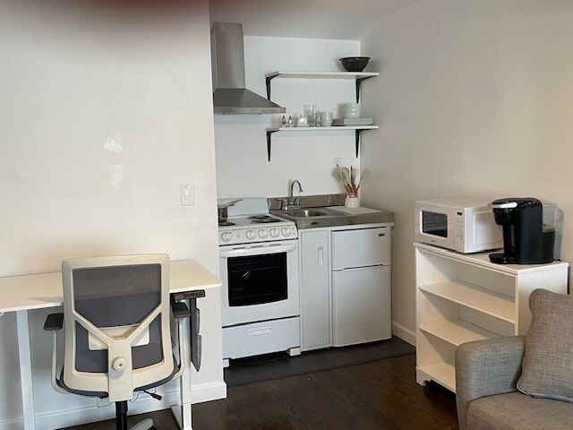 Building Photo - 4220 Cerritos Ave