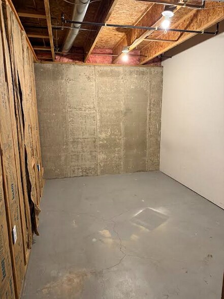 Building Photo - 415 3rd St