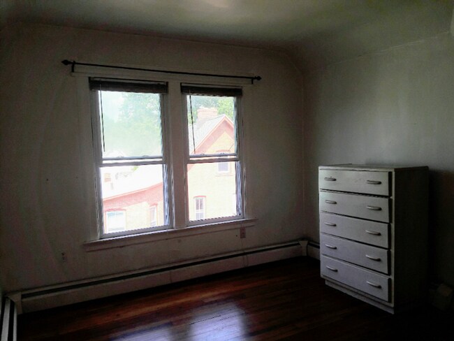 Building Photo - Renovated Beautiful 2BR Near Yale - Science Hill