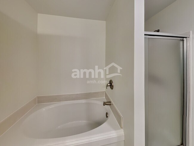 Building Photo - 2775 Gateview Ct