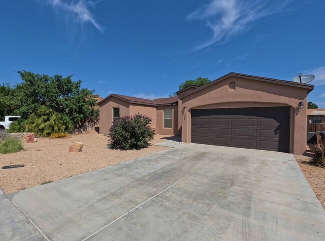 Building Photo - 928 Flora Vista Dr