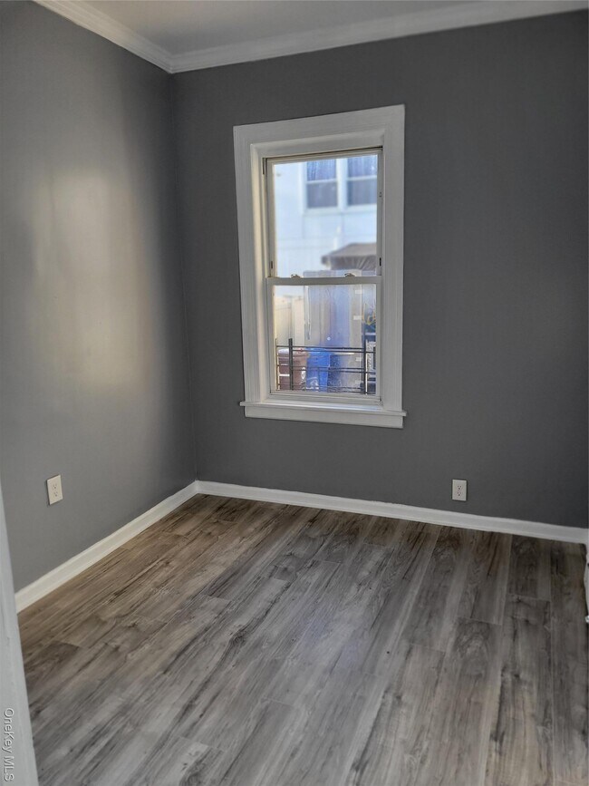 Building Photo - 871 Throgs Neck Expy