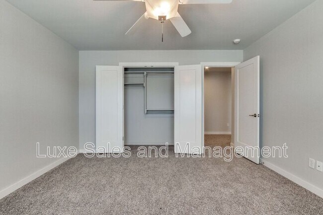 Building Photo - 17604 Sunny Hollow Rd