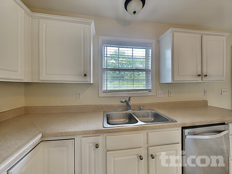 Building Photo - 2014 Trenton Dr