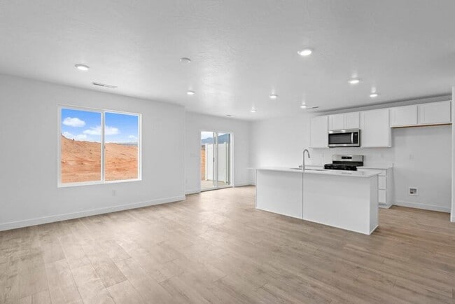 Building Photo - Modern and New 3 Bedroom Townhome in Long ...