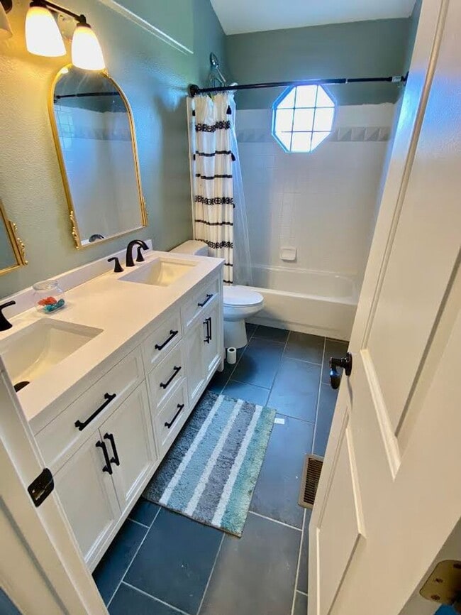 Building Photo - Beautiful 5 Bed, 4 Bath Home in D-12, Minutes from Ft. Carson, Shopping and Downtown