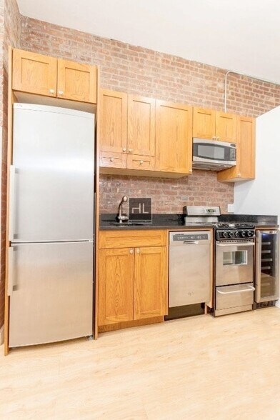 Primary Photo - West 51st Street