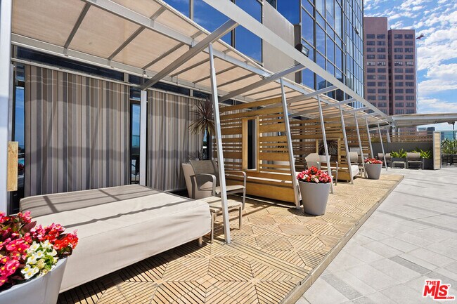 Building Photo - 1100 Wilshire Blvd