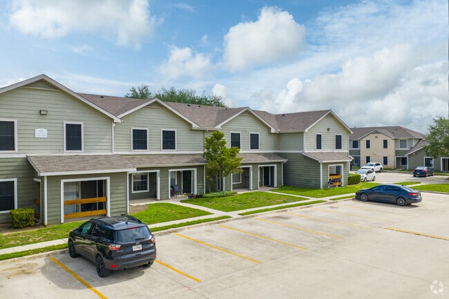 Alternate Building Image - Stone Ranch Townhomes