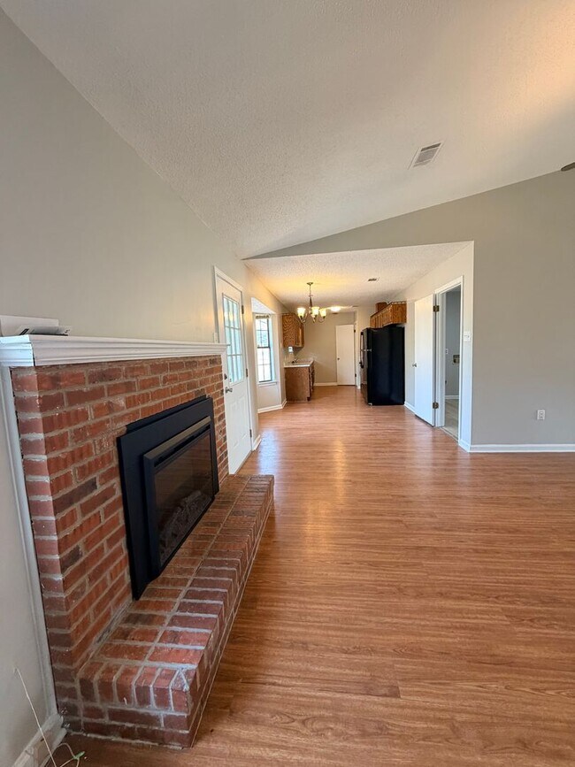 Building Photo - Beautiful Home Ready for You!