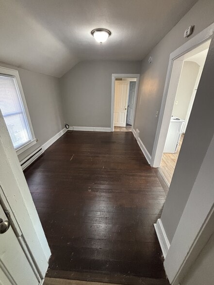 Building Photo - 472 Case Ave