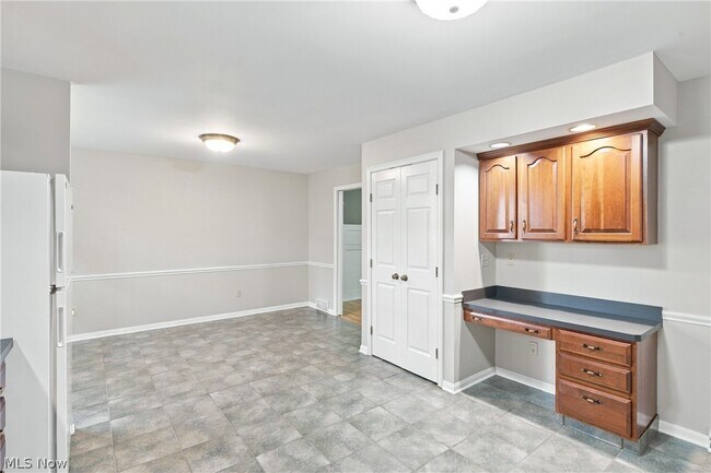 Building Photo - 6832 Green Ridge Ave