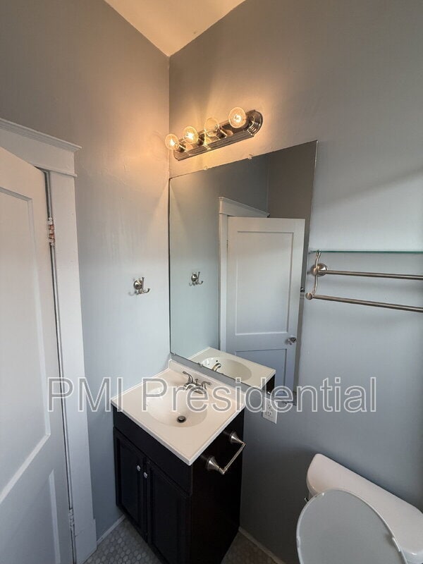 Building Photo - 608 W 19th St