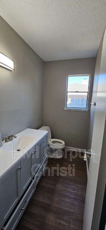 Building Photo - 1022 Delta Dr