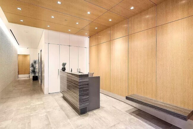 Building Photo - 71 Nassau St
