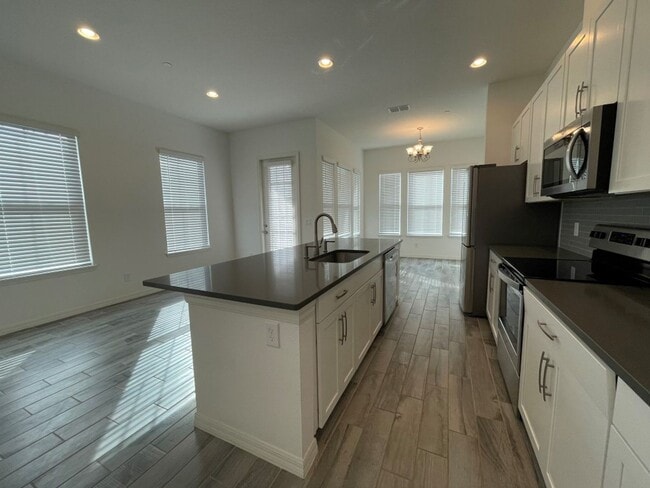 Building Photo - 191 Sun Palm Ln