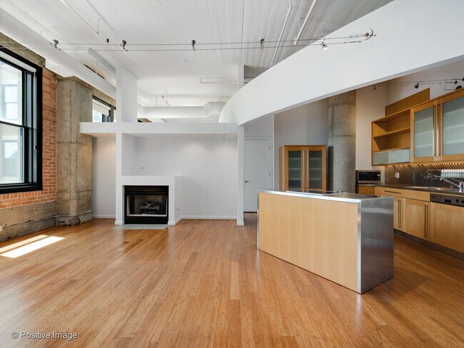 Building Photo - 728 W Jackson Blvd