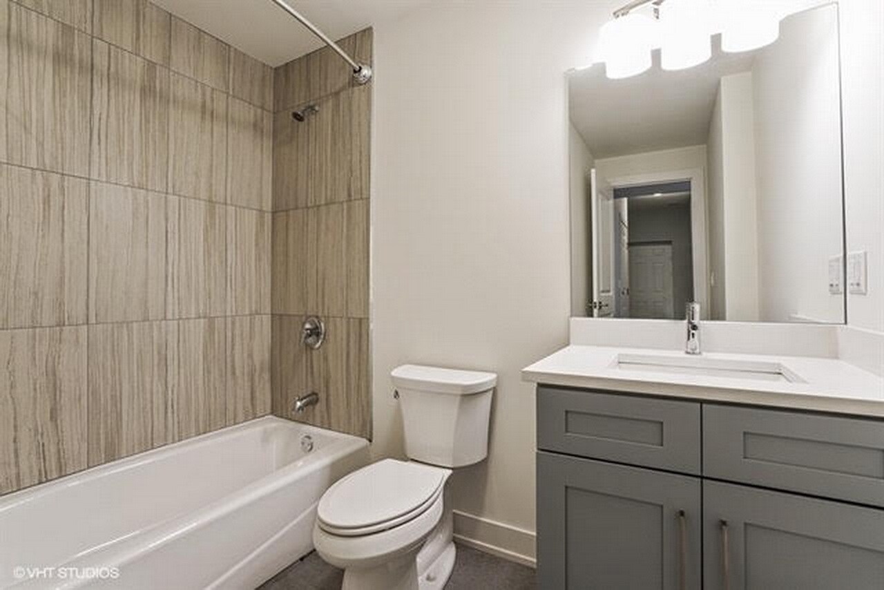 Building Photo - 3620 W Irving Park Rd