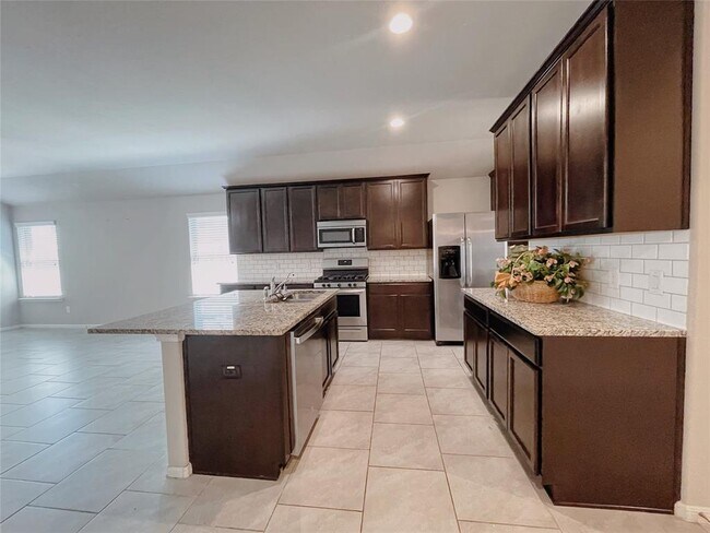 Building Photo - 8123 Carillon Way