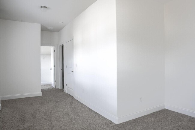 Building Photo - 446 Walker Cir