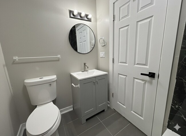 Building Photo - 4332 S Hermitage Ave