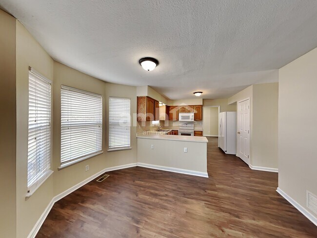 Building Photo - 900 Suntree Dr