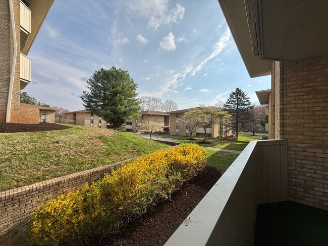 Building Photo - 5260 Crossbow Cir