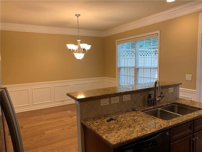 Building Photo - 6122 Deluna Way
