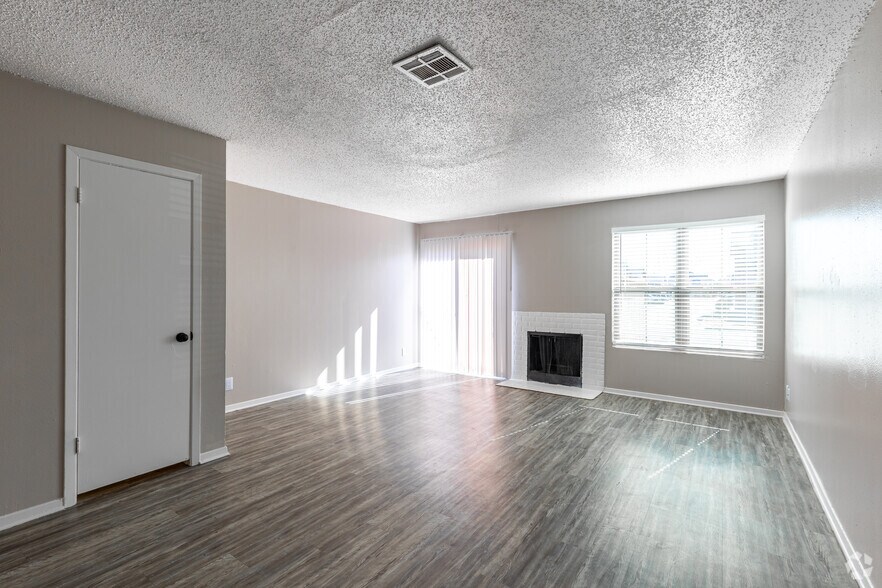 2BR, 2.5BA - 1,100SF - Living Room - Cimarron Place Apartments