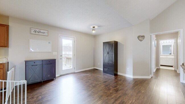 Building Photo - 2553 Hillingdon Dr